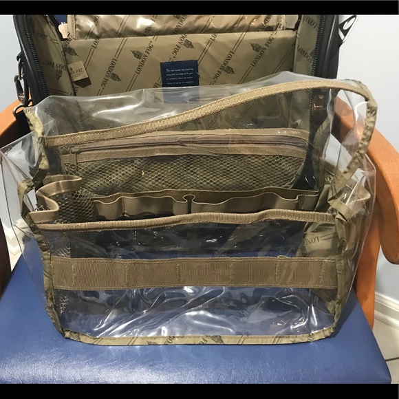 London Fog men’s locked hanging travel bag - Picture 9 of 16